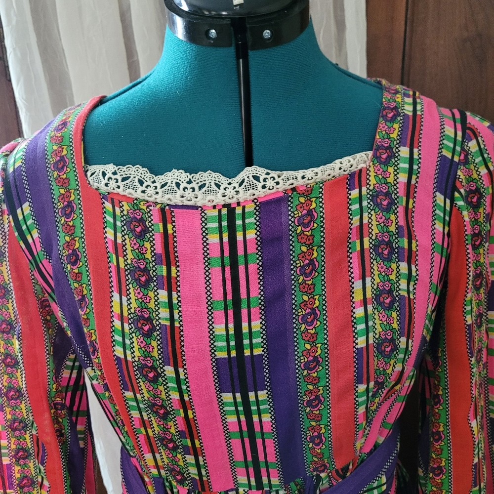 Vintage Ladies 1970s Long Sleeved Maxi Dress - Picture 2 of 6